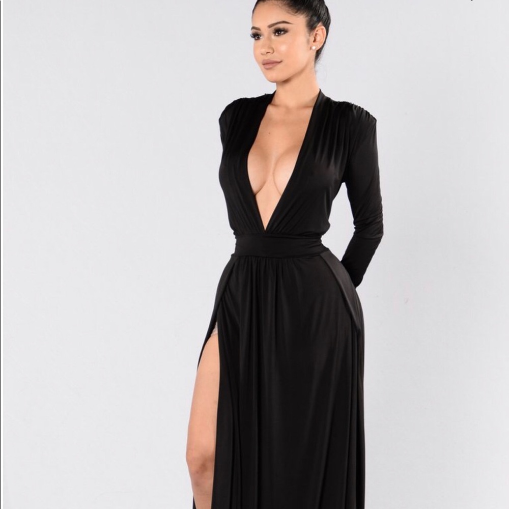 NEW* Fashion Nova Black Maxi Dress!